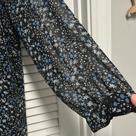 Tommy Hilfiger Navy Flowy blouse with sheer sleeves and mushroom floral print - Picture 4 of 8